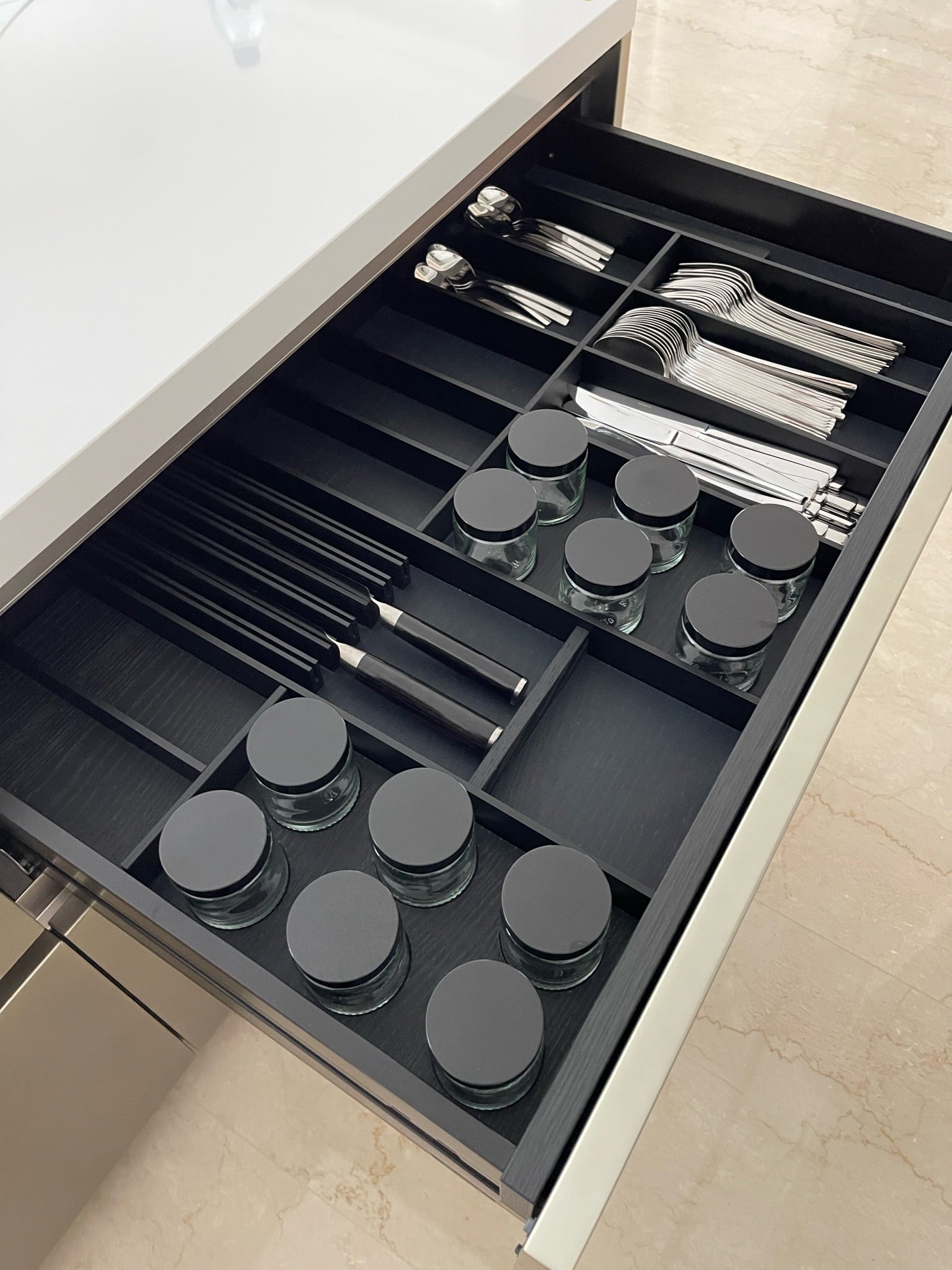 Latifa Drawer