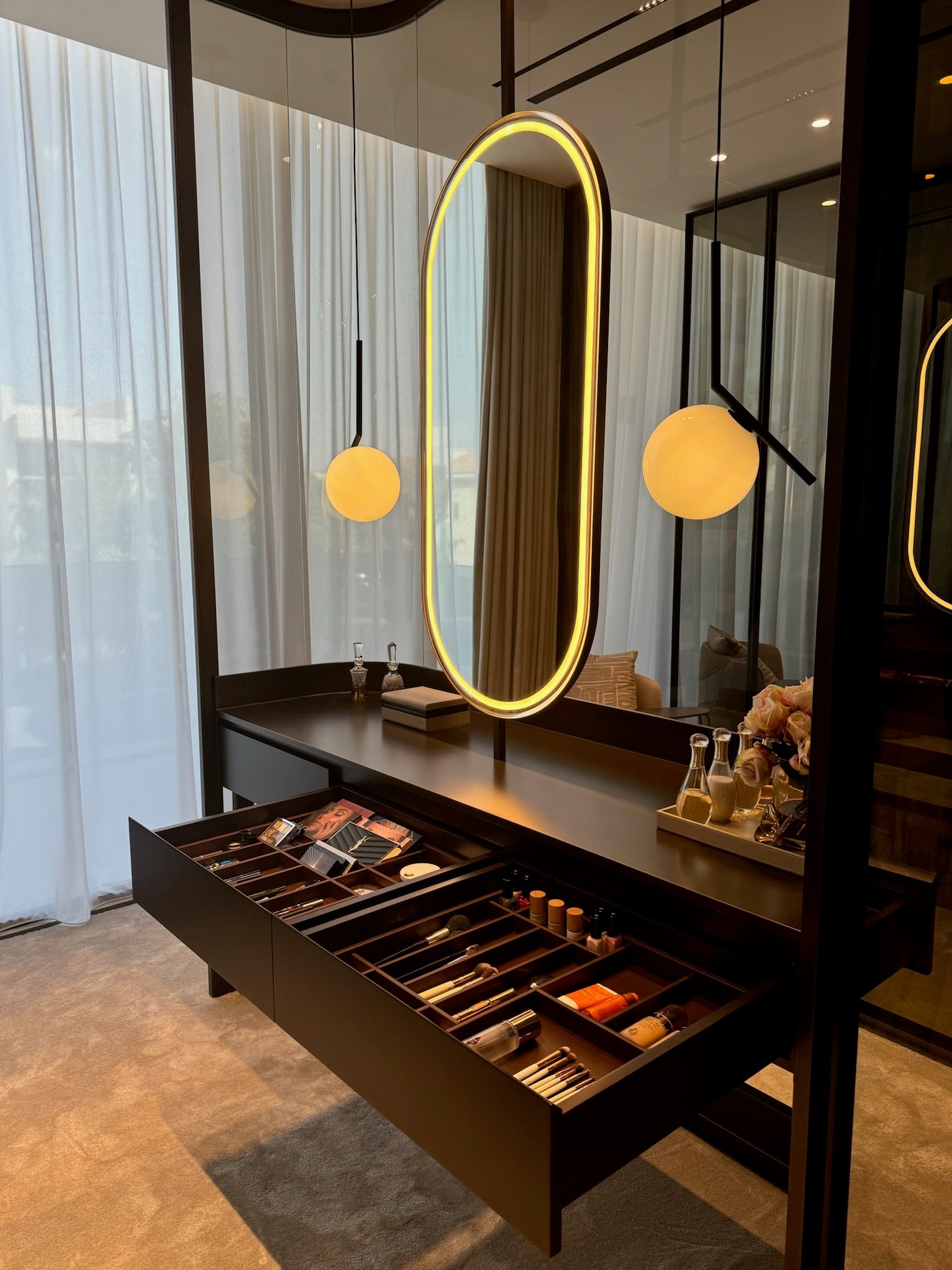 Siham Closet Vanity